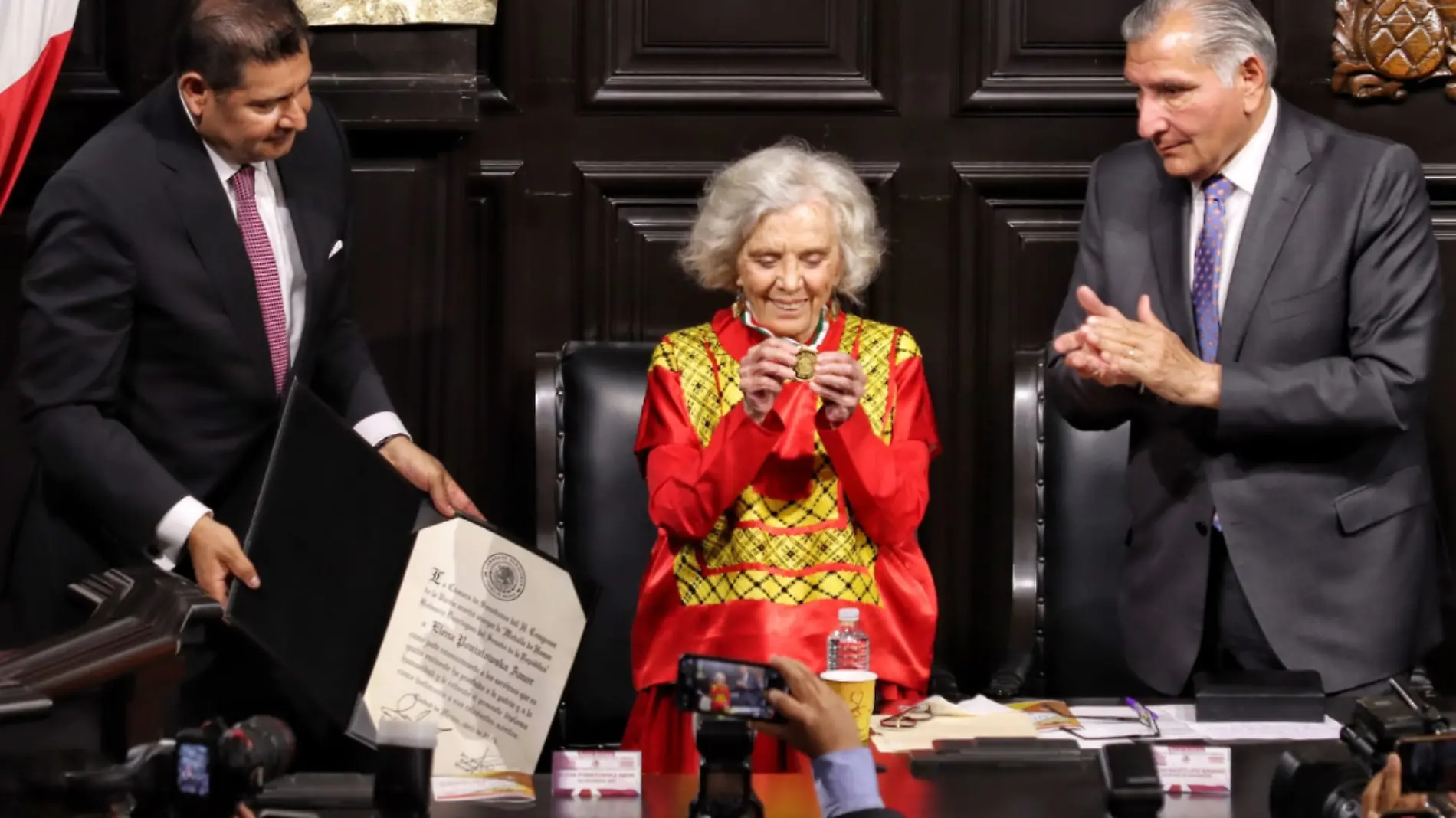 Elena Poniatowska recibe medalla Belisario Domínguez_1